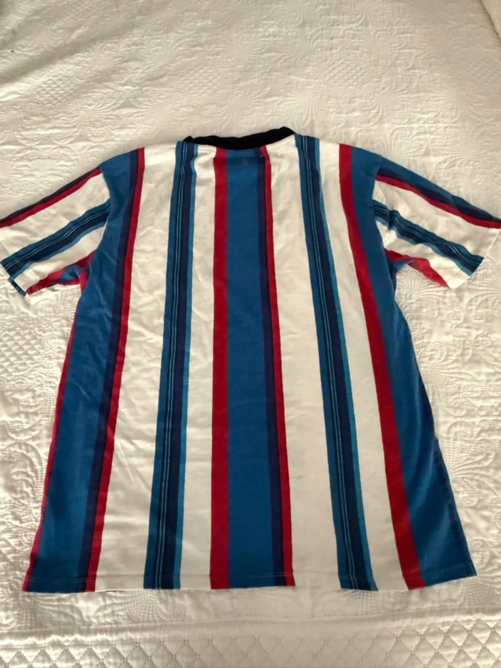 Vintage GUESS Striped Logo Tee in Blue, Red & White - Picture 4 of 4